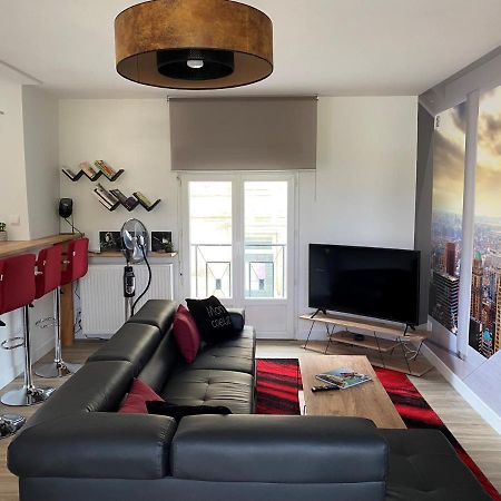 Appartement Renove Le New-York En Centre Ville - Terrasse Et Parking - Non Climatise La Roche-Chalais Екстериор снимка