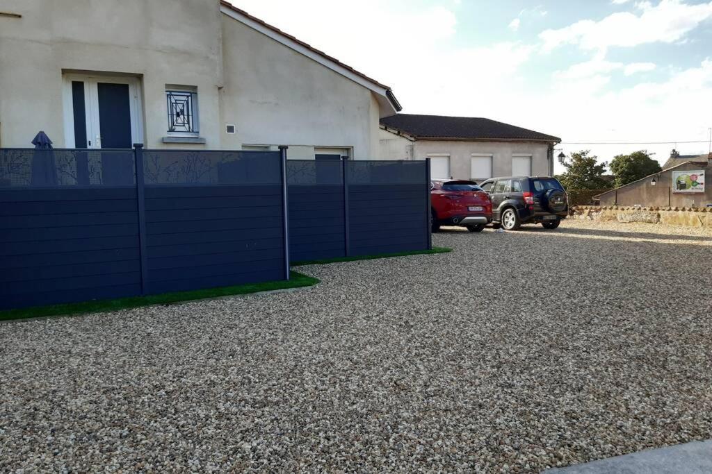 Appartement Renove Le New-York En Centre Ville - Terrasse Et Parking - Non Climatise La Roche-Chalais Екстериор снимка