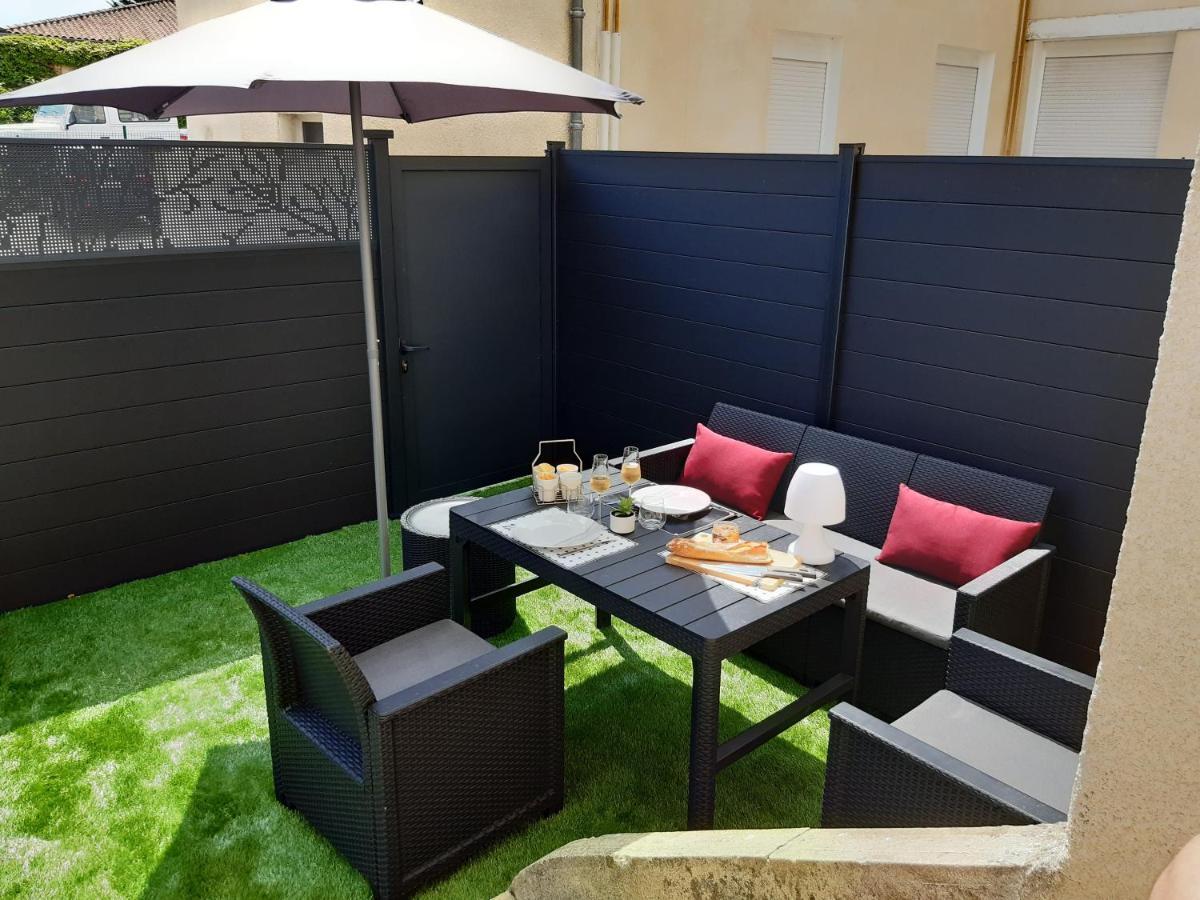 Appartement Renove Le New-York En Centre Ville - Terrasse Et Parking - Non Climatise La Roche-Chalais Екстериор снимка