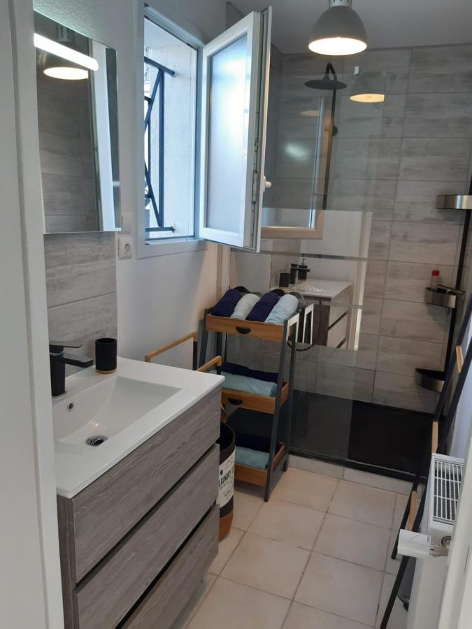 Appartement Renove Le New-York En Centre Ville - Terrasse Et Parking - Non Climatise La Roche-Chalais Екстериор снимка