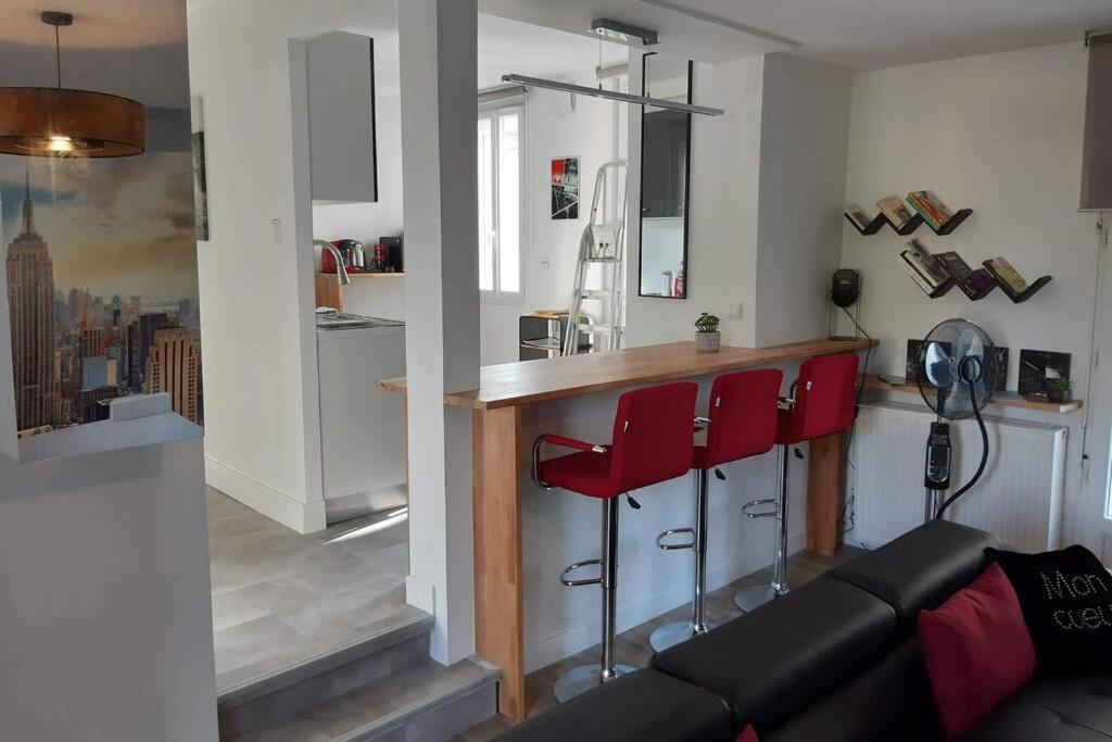 Appartement Renove Le New-York En Centre Ville - Terrasse Et Parking - Non Climatise La Roche-Chalais Екстериор снимка