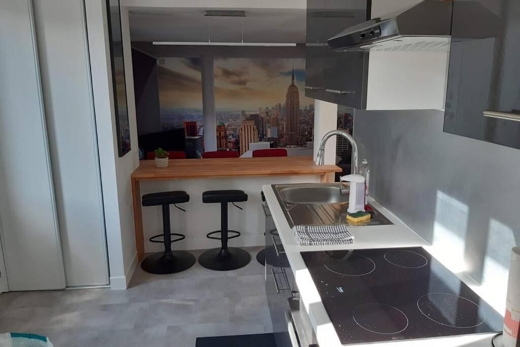 Appartement Renove Le New-York En Centre Ville - Terrasse Et Parking - Non Climatise La Roche-Chalais Екстериор снимка