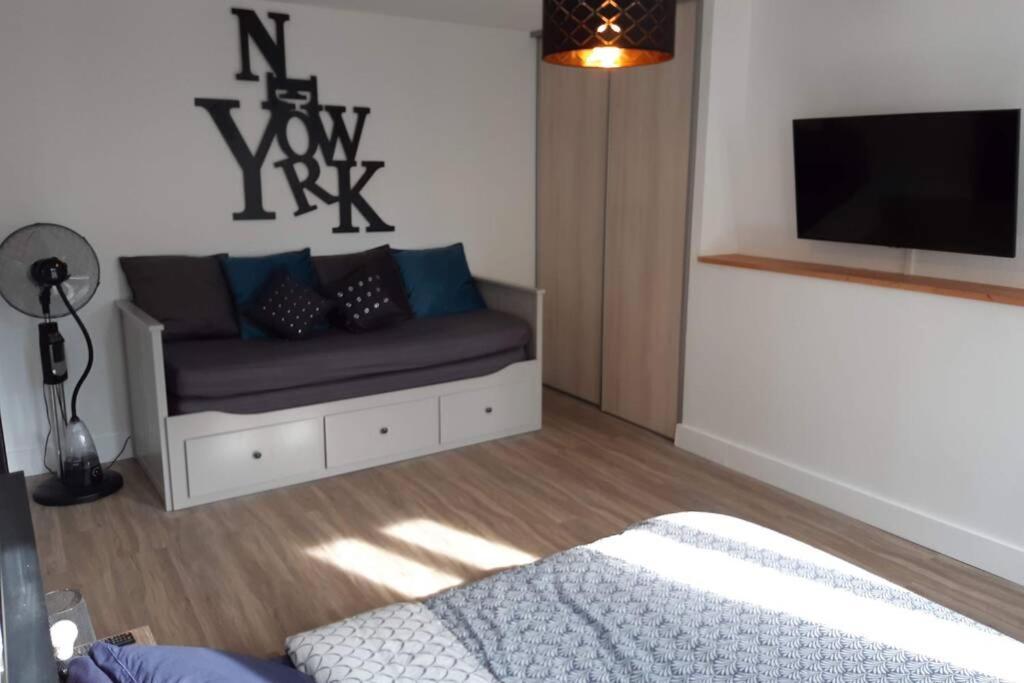 Appartement Renove Le New-York En Centre Ville - Terrasse Et Parking - Non Climatise La Roche-Chalais Екстериор снимка