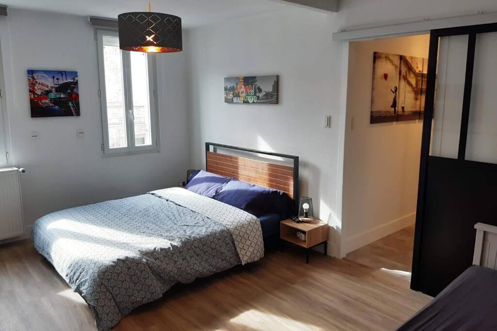 Appartement Renove Le New-York En Centre Ville - Terrasse Et Parking - Non Climatise La Roche-Chalais Екстериор снимка