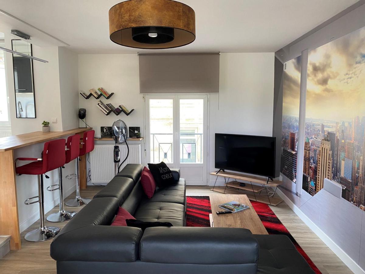 Appartement Renove Le New-York En Centre Ville - Terrasse Et Parking - Non Climatise La Roche-Chalais Екстериор снимка